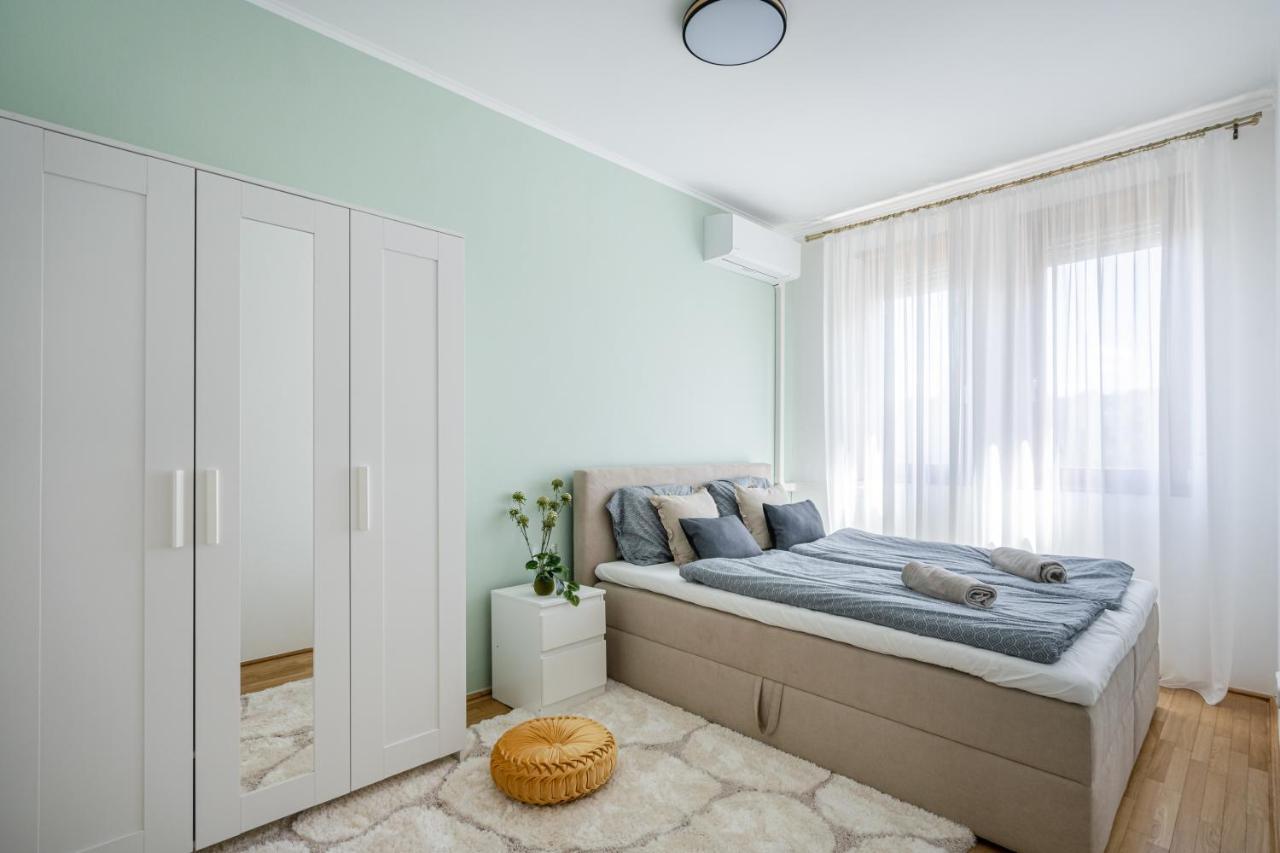 Prime Location Apartament *