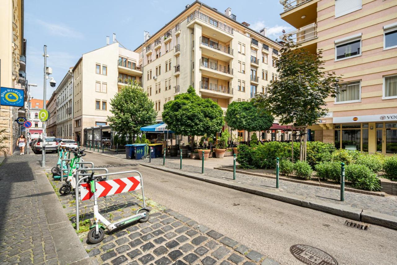 Prime Location Apartament *