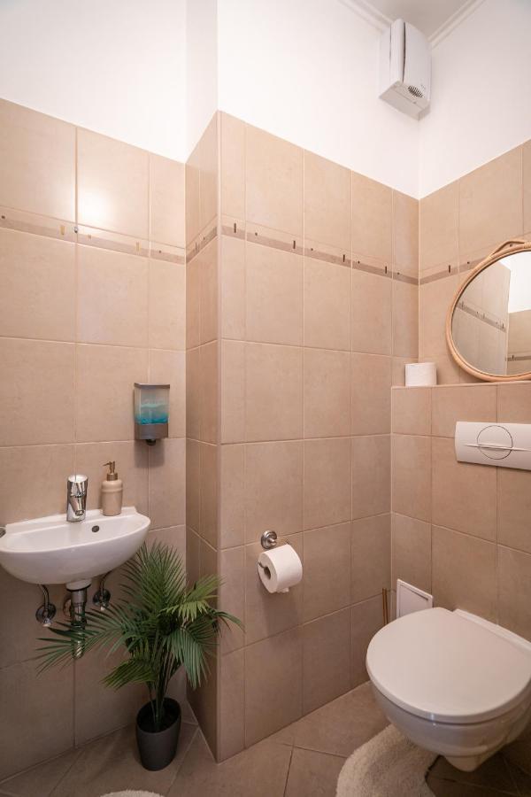 Prime Location Apartament